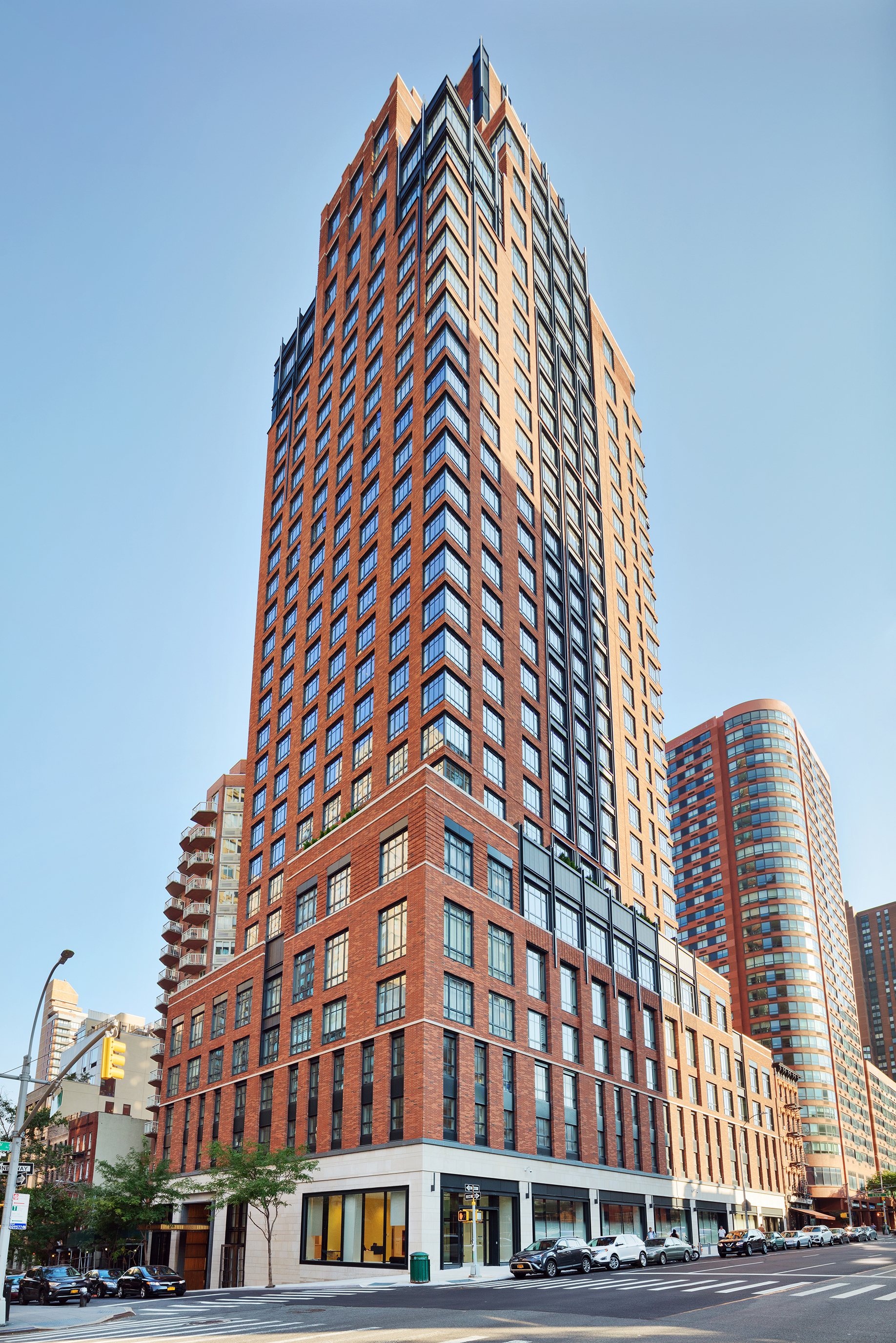 200 East 95th Street, Unit 15A Manhattan, NY 10128 - Photo 16 of 25 a front view of a building