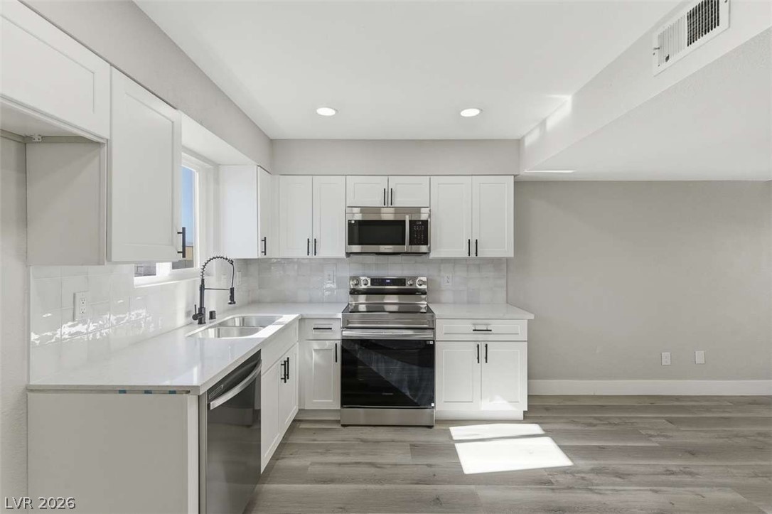 3517 Rio Robles Drive, Unit D North Las Vegas, NV 89030 - Photo 4 of 35