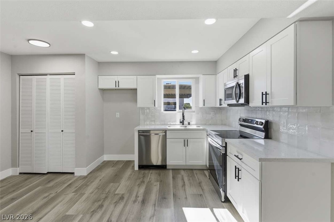 3517 Rio Robles Drive, Unit D North Las Vegas, NV 89030 - Photo 7 of 35