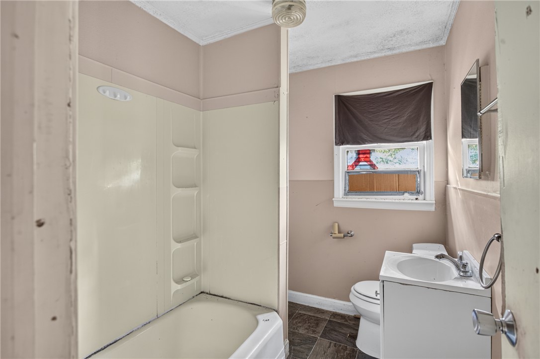 676 Marcengill Road Westminster, SC 29693 - Photo 18 of 32 A functional layout defines this full bathroom containing a tub shower and single vanity.