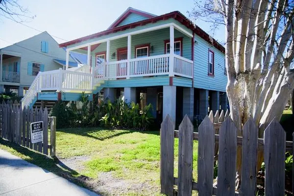 $2,475 | 806 Main Street, Madisonville, LA 70447