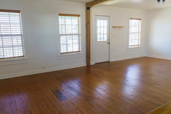 $2,475 | 806 Main Street, Madisonville, LA 70447