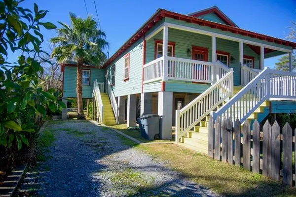 $2,475 | 806 Main Street, Madisonville, LA 70447