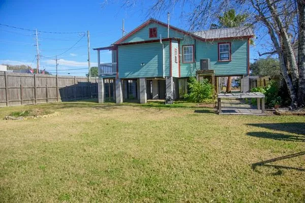 $2,475 | 806 Main Street, Madisonville, LA 70447