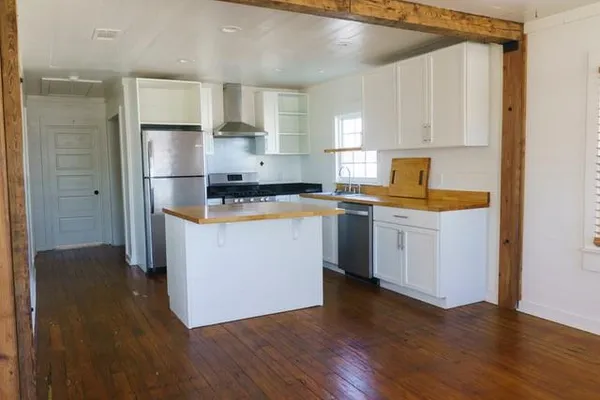 $2,475 | 806 Main Street, Madisonville, LA 70447