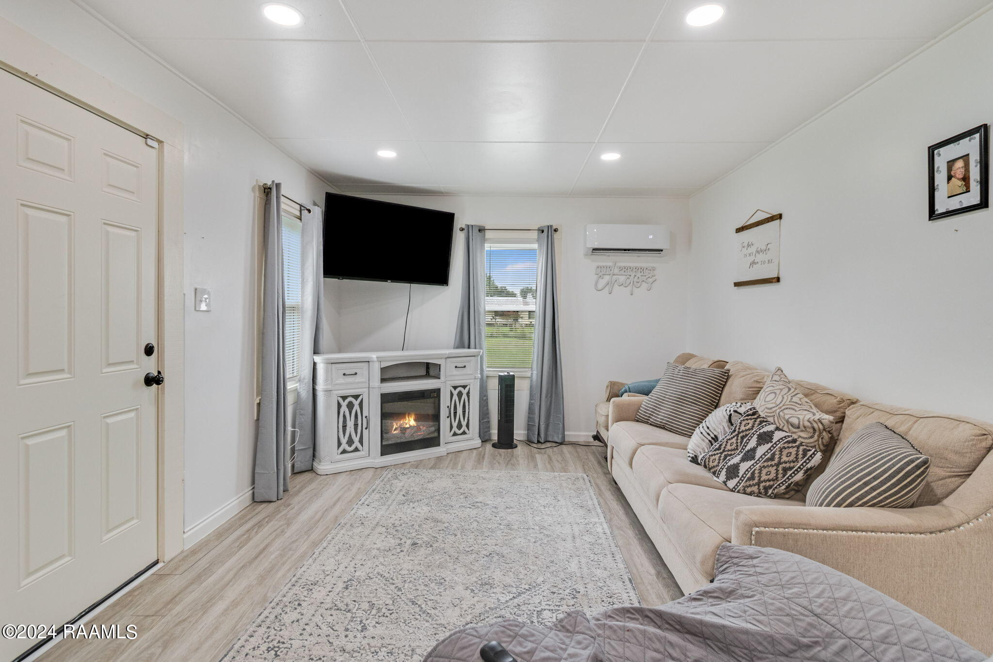 305 Facile Road Scott, LA 70583 - Photo 6 of 12 IMG_1245