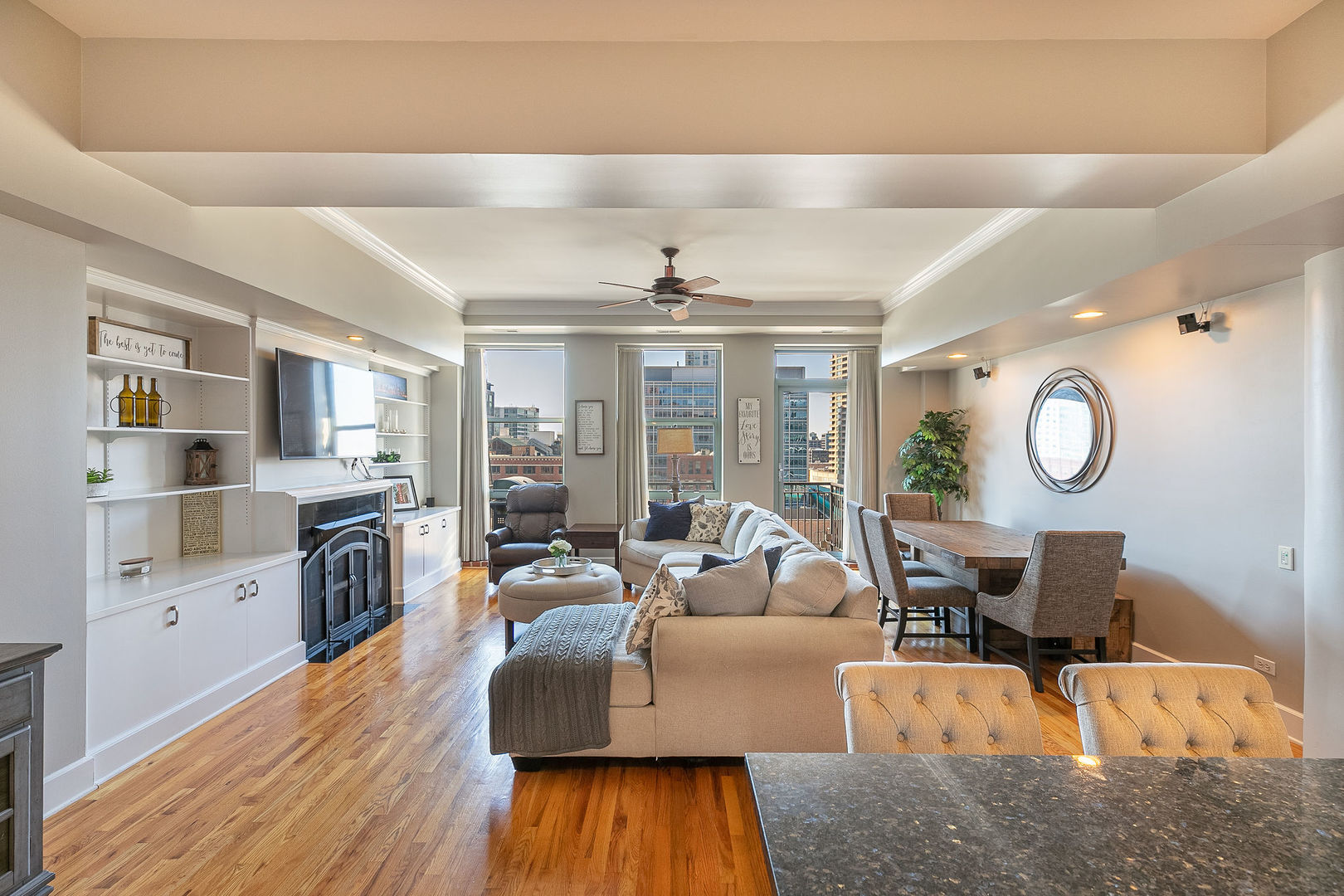 165 North Canal Street, Unit 903 Chicago, IL 60606 - Photo 3 of 19
