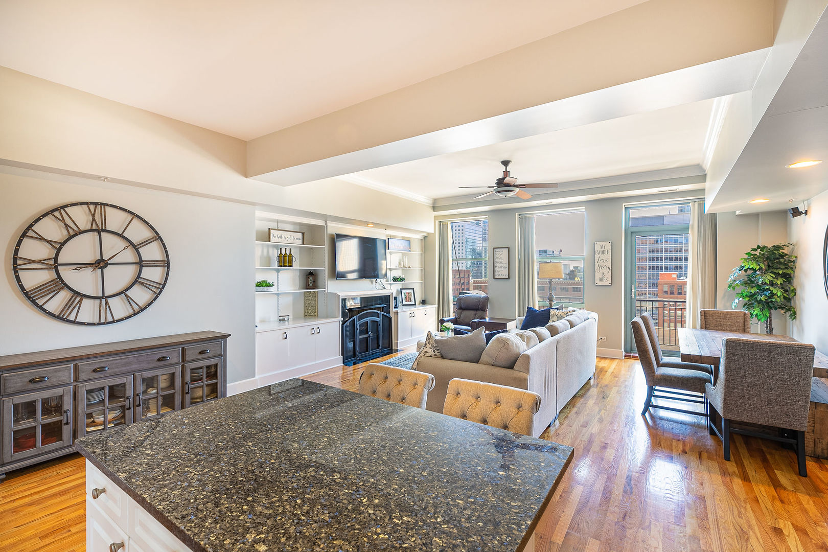 165 North Canal Street, Unit 903 Chicago, IL 60606 - Photo 4 of 19