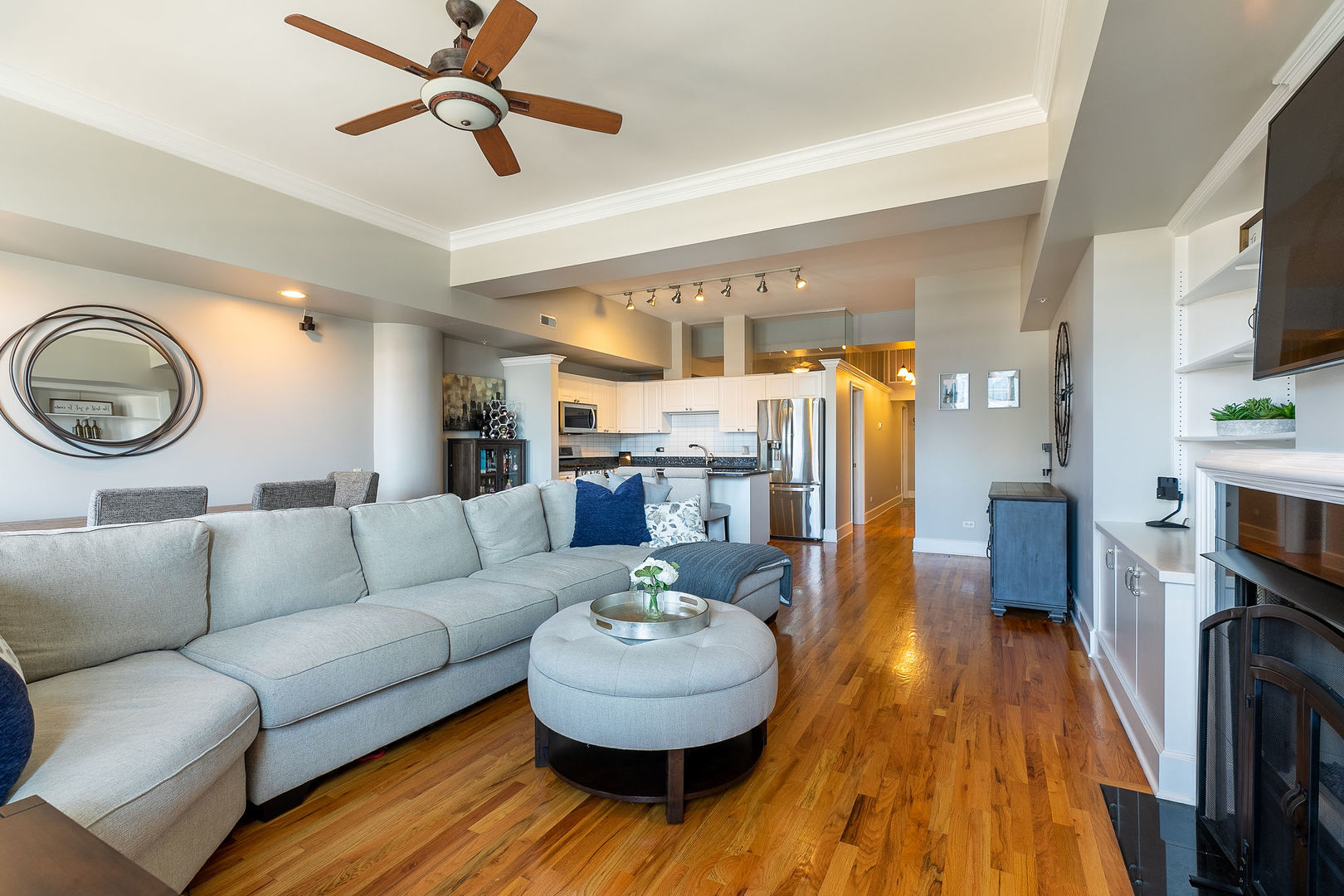 165 North Canal Street, Unit 903 Chicago, IL 60606 - Photo 5 of 19