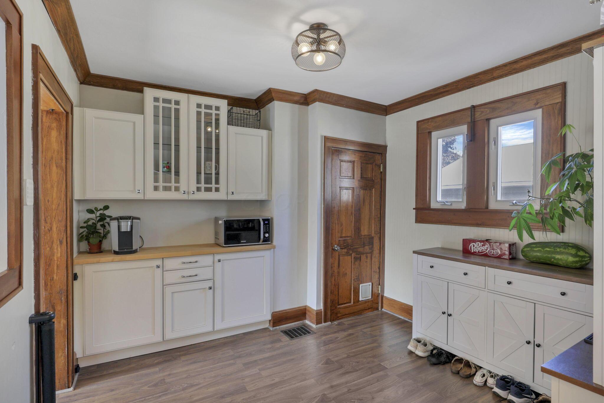 128 James Road Columbus, OH 43230 - Photo 17 of 59 Butler Pantry / Mud Room