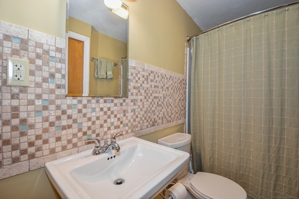 53 Robin Road Northbridge, MA 01588 - Photo 23 of 30 Gallery Image 23