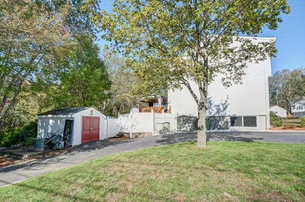 53 Robin Road Northbridge, MA 01588 - Photo 4 of 30 Gallery Image 4