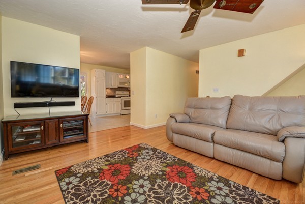 53 Robin Road Northbridge, MA 01588 - Photo 6 of 30 Gallery Image 6