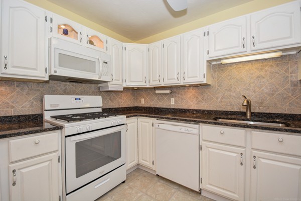 53 Robin Road Northbridge, MA 01588 - Photo 7 of 30 Gallery Image 7