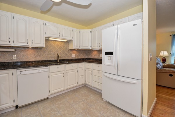 53 Robin Road Northbridge, MA 01588 - Photo 8 of 30 Gallery Image 8