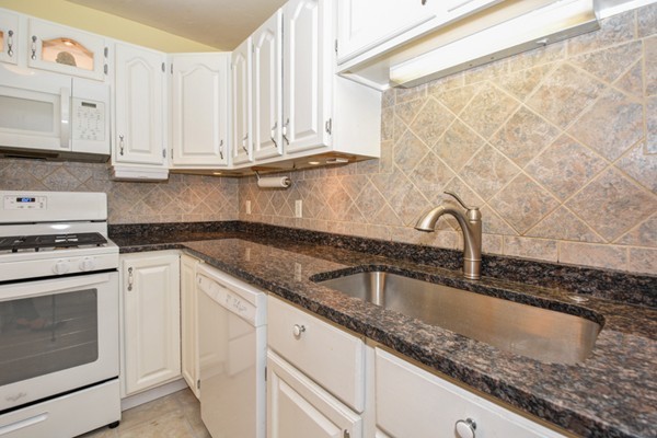 53 Robin Road Northbridge, MA 01588 - Photo 9 of 30 Gallery Image 9