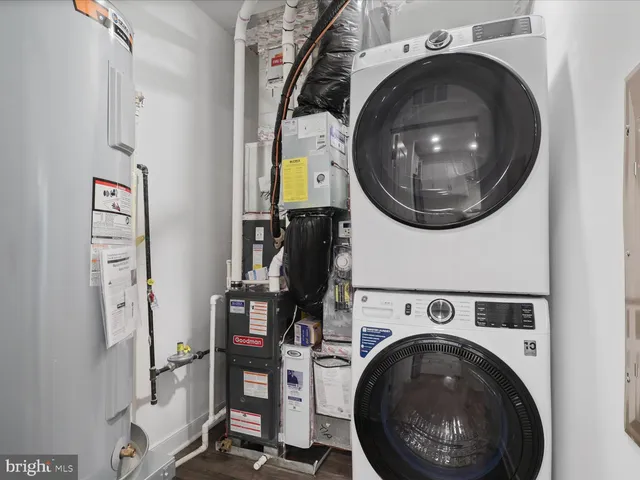 a close up view of washer and dryer