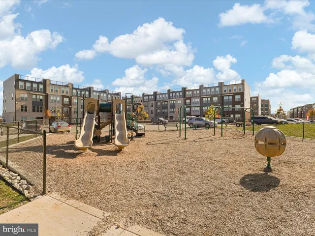 $525,000 | 21731 Dovekie Terrace, Unit 205, Ashburn, VA 20147