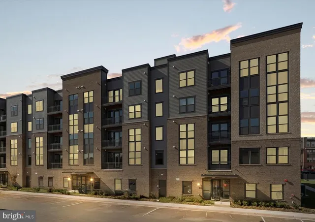 $525,000 | 21731 Dovekie Terrace, Unit 205, Ashburn, VA 20147