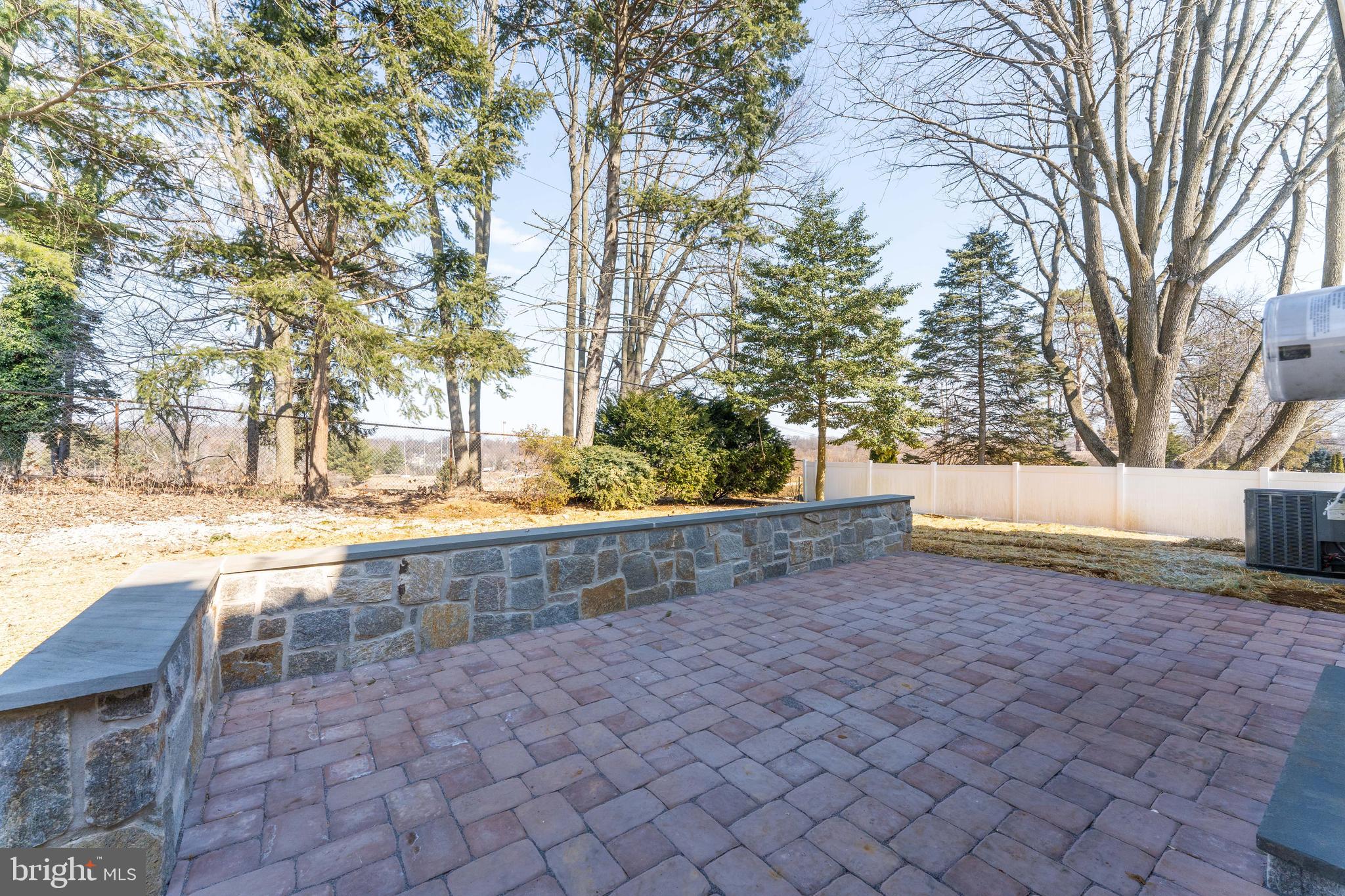 356 Northcroft Road Springfield, PA 19064 - Photo 3 of 37