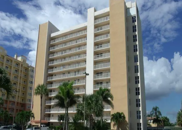 $2,900 | 1391 South Ocean Boulevard, Unit 806, Pompano Beach, FL 33062