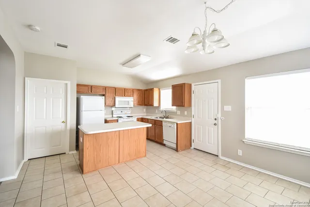 $1,595 | 7410 Great Lakes Drive, San Antonio, TX 78244