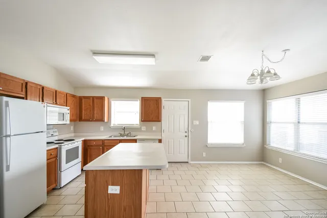 $1,595 | 7410 Great Lakes Drive, San Antonio, TX 78244