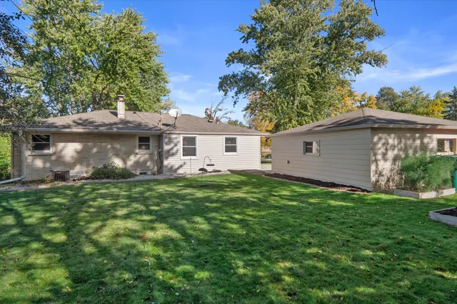$345,000 | N87W18225 Queensway Street, Menomonee Falls, WI 53051