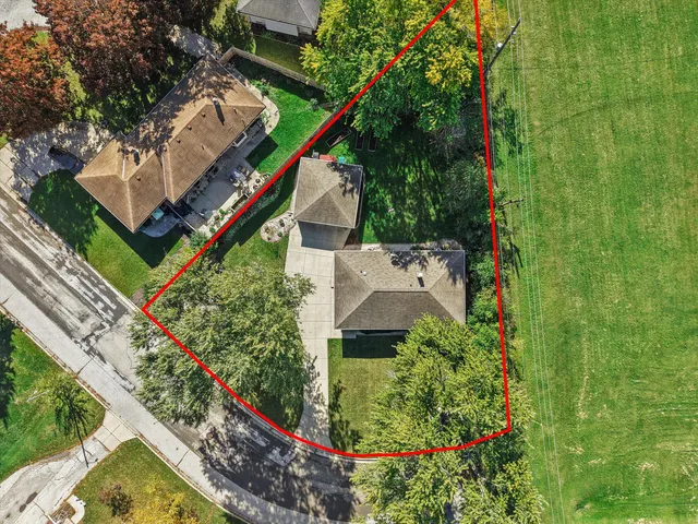 $345,000 | N87W18225 Queensway Street, Menomonee Falls, WI 53051