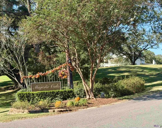 $395,500 | 40 North Stately Oaks Drive, Baton Rouge, LA 70810