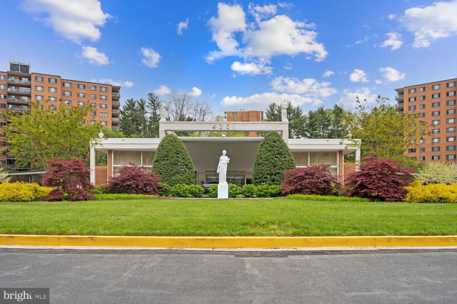 4201 Cathedral Avenue Northwest, Unit 218E Washington, DC 20016 - Photo 17 of 28 Entry Circle