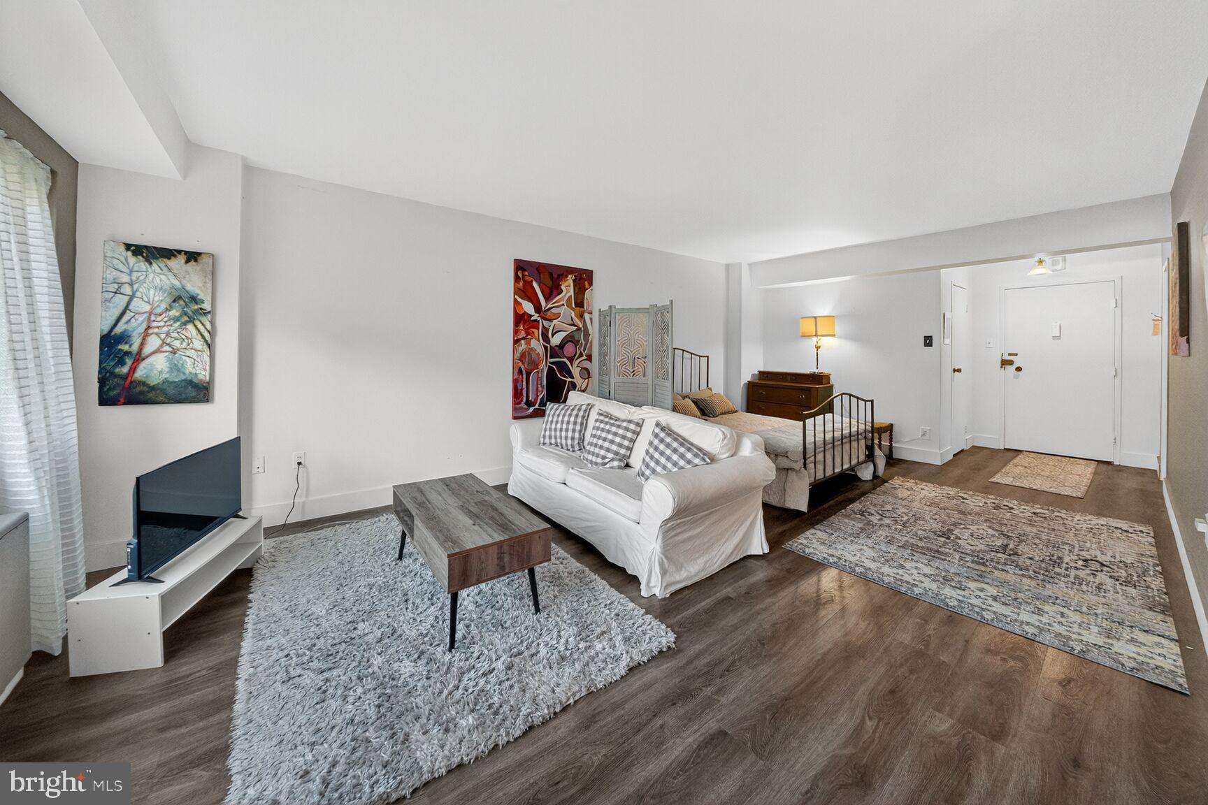 4201 Cathedral Avenue Northwest, Unit 218E Washington, DC 20016 - Photo 4 of 28 Wood Floors