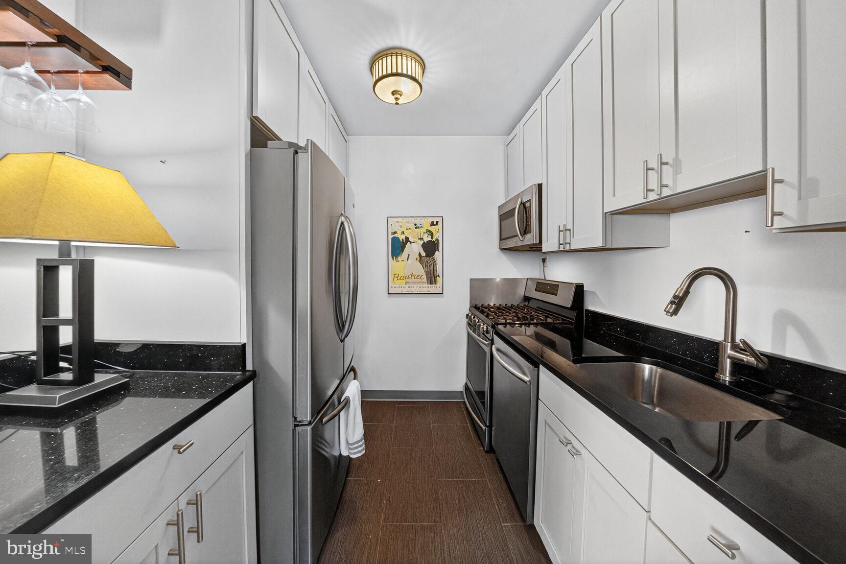 4201 Cathedral Avenue Northwest, Unit 218E Washington, DC 20016 - Photo 8 of 28 Kitchen