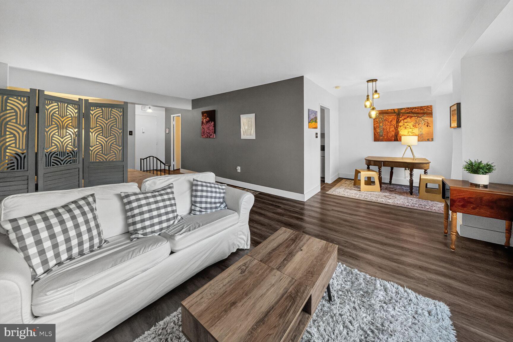 4201 Cathedral Avenue Northwest, Unit 218E Washington, DC 20016 - Photo 10 of 28 Living Area