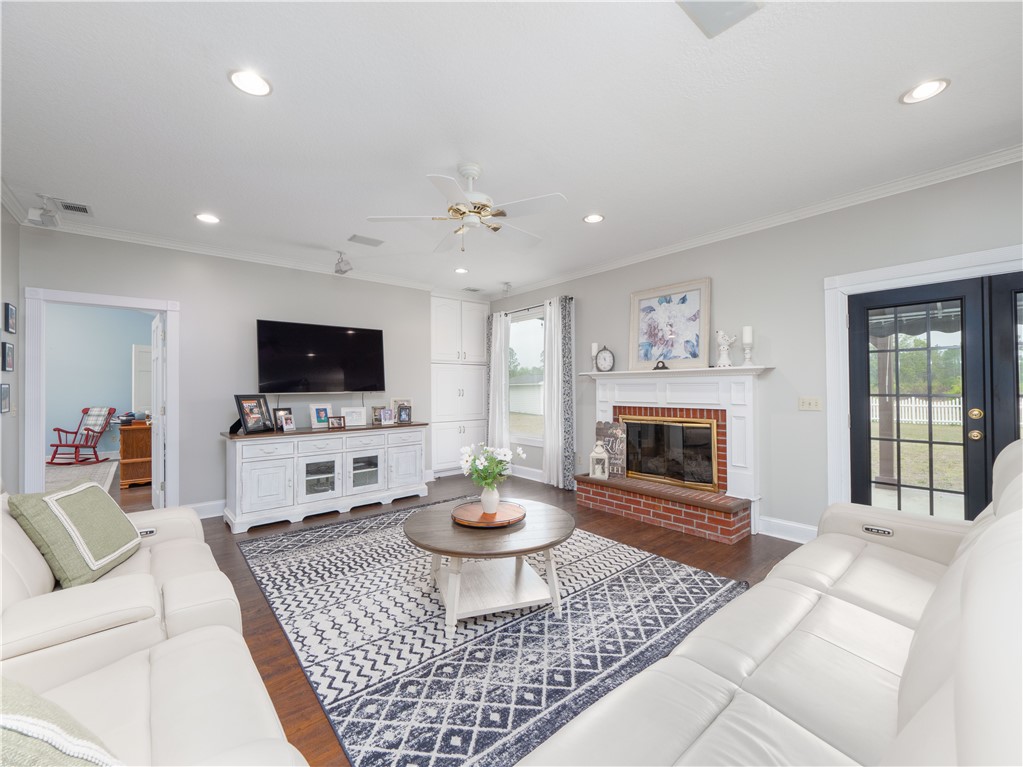 202 Chesser Lane Folkston, GA 31537 - Photo 12 of 76 Family Room w/view of the spacious back yard