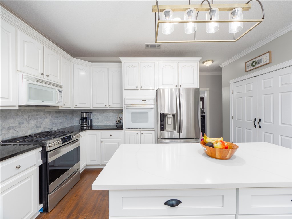 202 Chesser Lane Folkston, GA 31537 - Photo 17 of 76 Kitchen