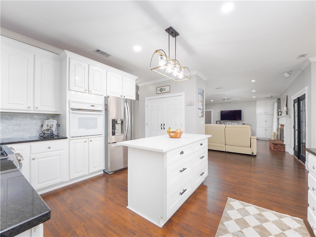 202 Chesser Lane Folkston, GA 31537 - Photo 19 of 76 Large island with granite counters