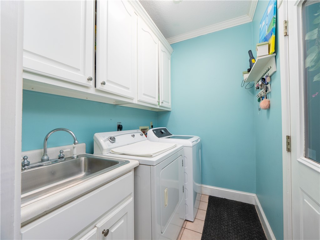 202 Chesser Lane Folkston, GA 31537 - Photo 23 of 76 Main Level Laundry room