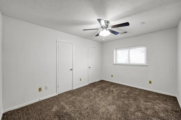 a view of empty room with ceiling fan