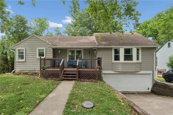 $295,000 | 4900 Northeast Park Lane, Kansas City, MO 64118
