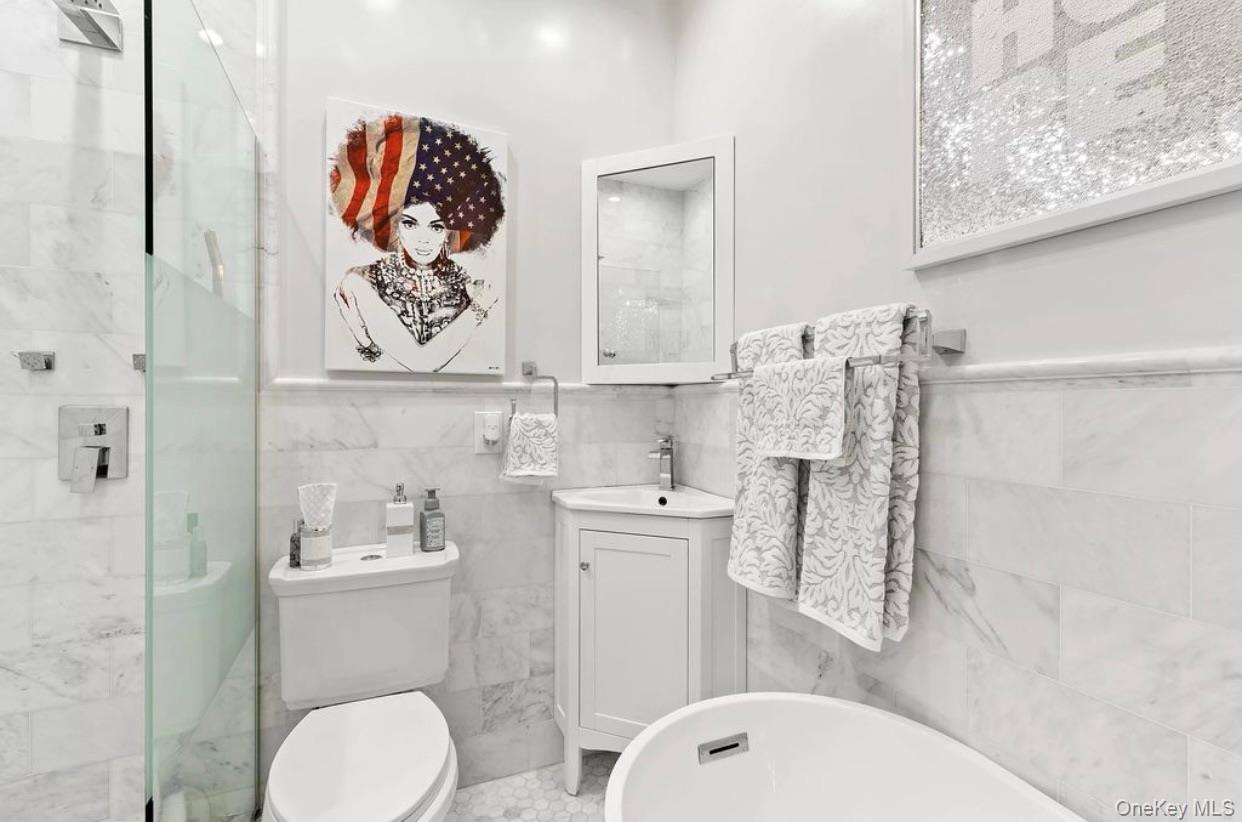 688 Putnam Avenue Brooklyn, NY 11221 - Photo 3 of 4