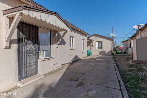 $1,040,000 | 2916 East Monroe Street, Phoenix, AZ 85034