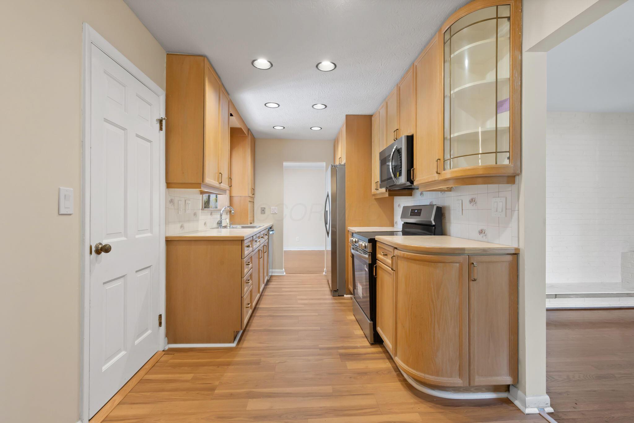 6900 Lee Road Westerville, OH 43081 - Photo 11 of 41 Kitchen