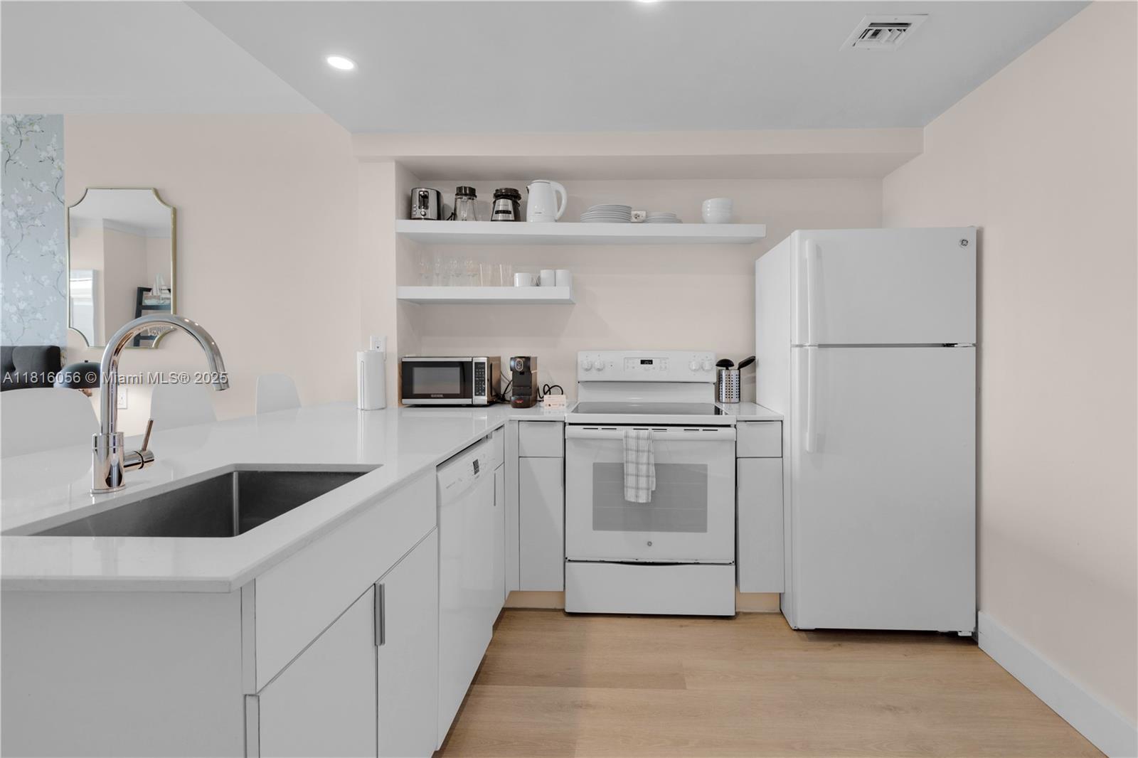 2889 McFarlane Road, Unit 1504 Miami, FL 33133 - Photo 18 of 27 Gallery Image 18