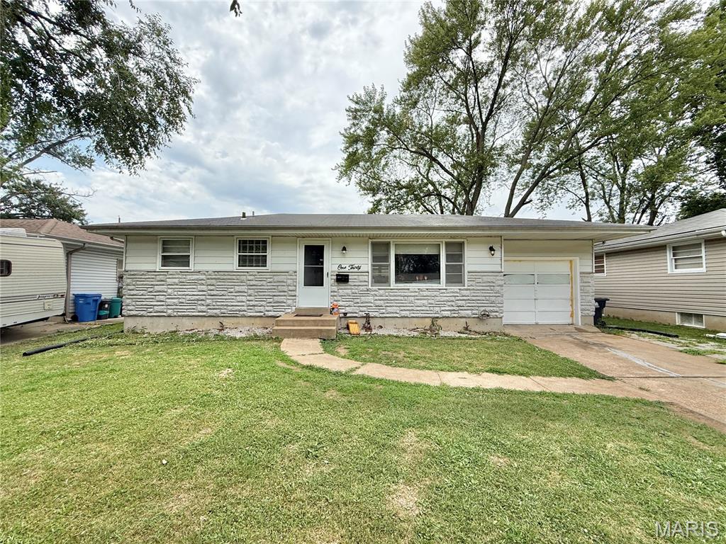 130 Ruth Drive Florissant, MO 63031 - Photo 1 of 26