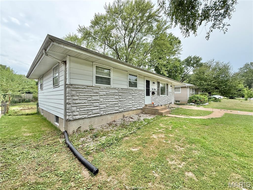 130 Ruth Drive Florissant, MO 63031 - Photo 2 of 26