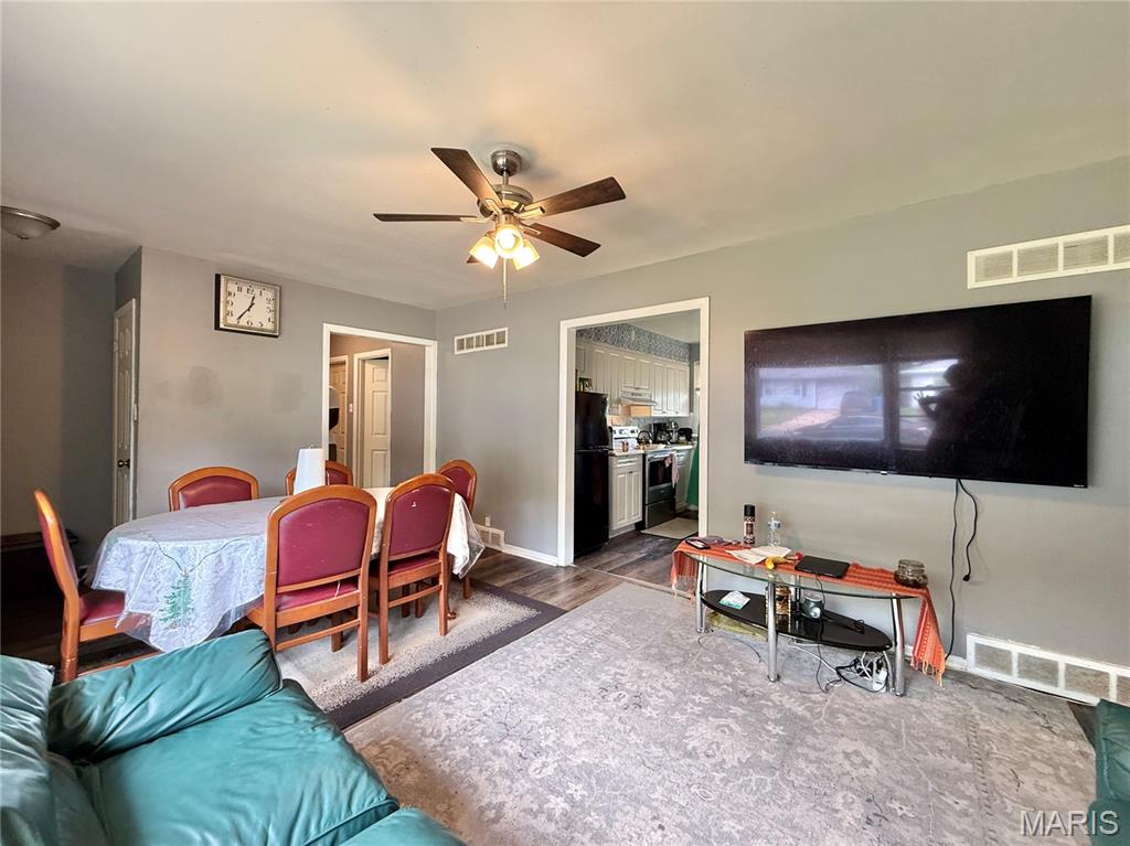 130 Ruth Drive Florissant, MO 63031 - Photo 8 of 26