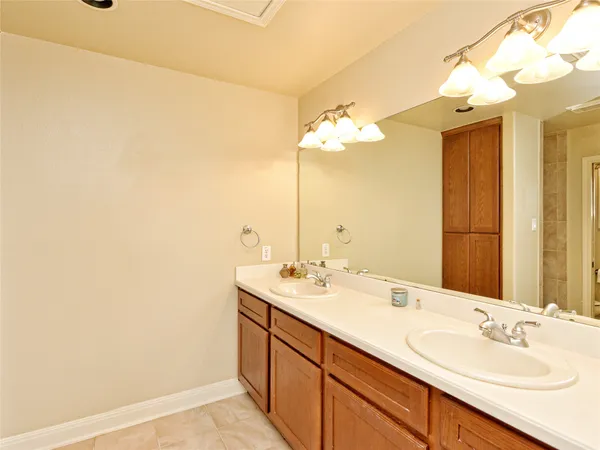 $1,895 | 1908 Kahala Sunset Drive, Unit H, Spicewood, TX 78669