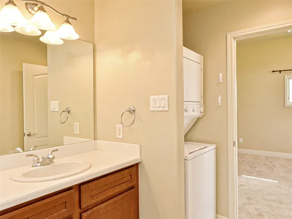 $1,895 | 1908 Kahala Sunset Drive, Unit H, Spicewood, TX 78669