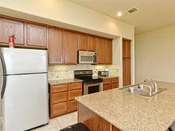 $1,895 | 1908 Kahala Sunset Drive, Unit H, Spicewood, TX 78669